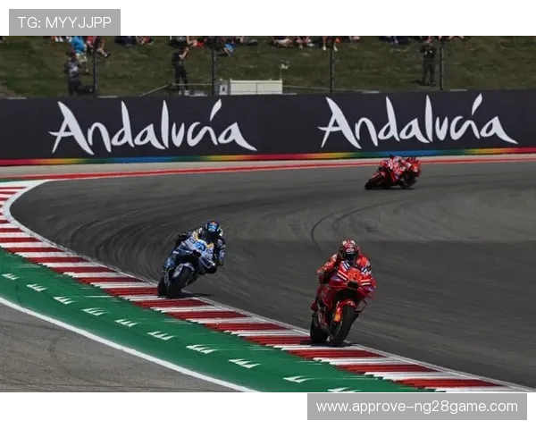 惊险对决再现赛道 MotoGP车手争夺年度冠军